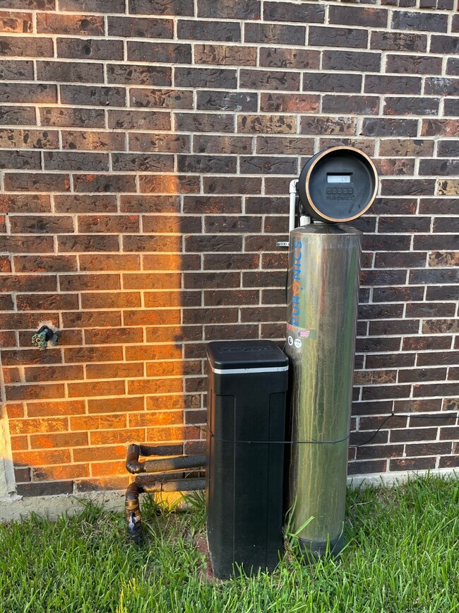 Water Filtration System stays in the house - 1939 Manor Dr