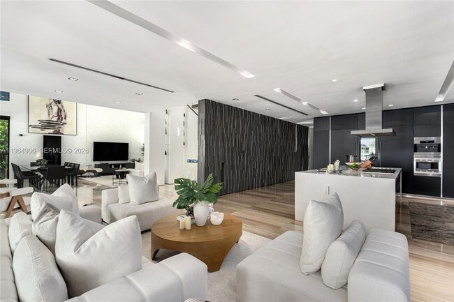 Building Photo - 528 Lakeview Ct