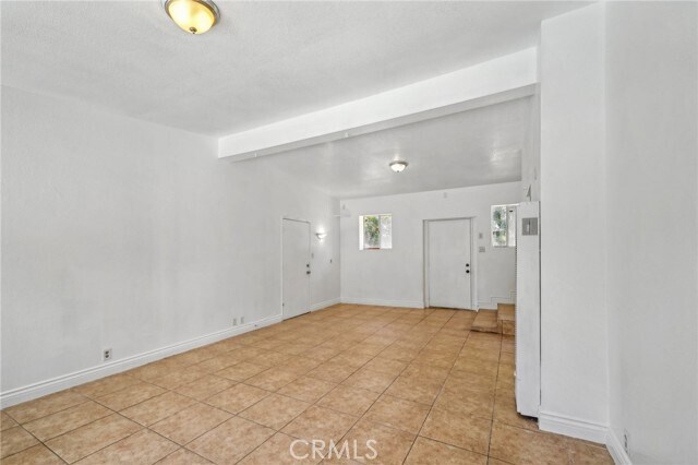 Building Photo - 3098 N Arrowhead Ave