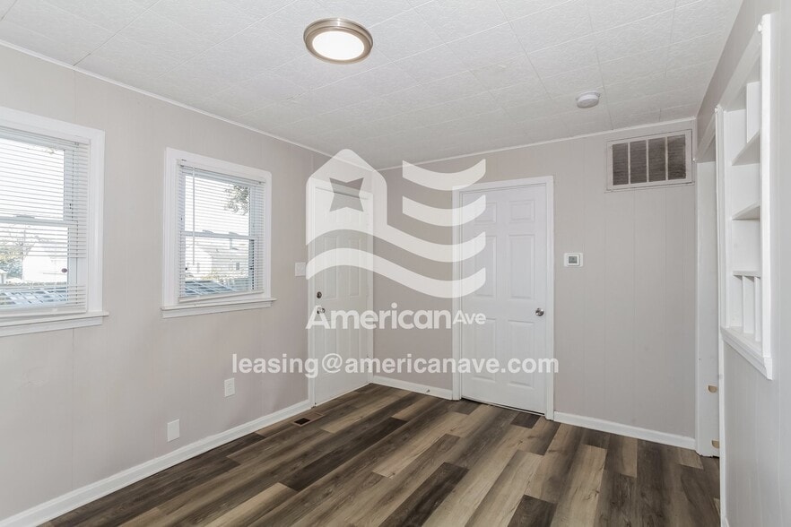 Building Photo - 1411 Francis Dr