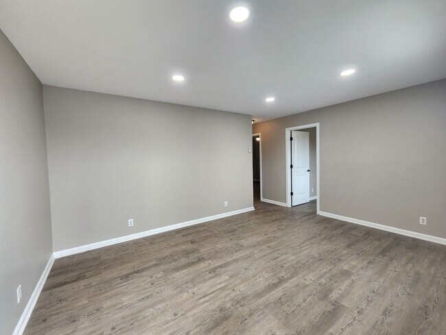 Building Photo - 145 Tandy Dr
