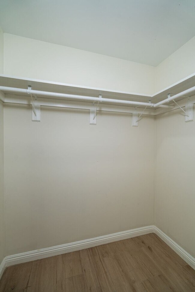 Building Photo - 449 Norumbega Dr