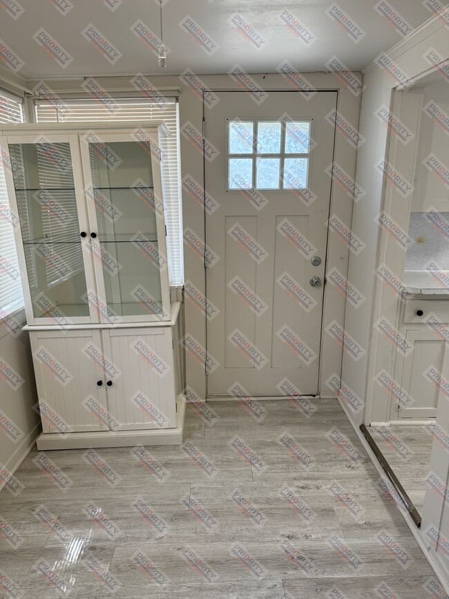 Building Photo - 2 bedroom, 1 bath, 792 sqft single-family ...