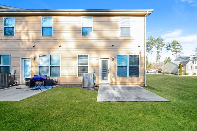 Building Photo - Single Family 3 Bedroom Townhome in Stonec...