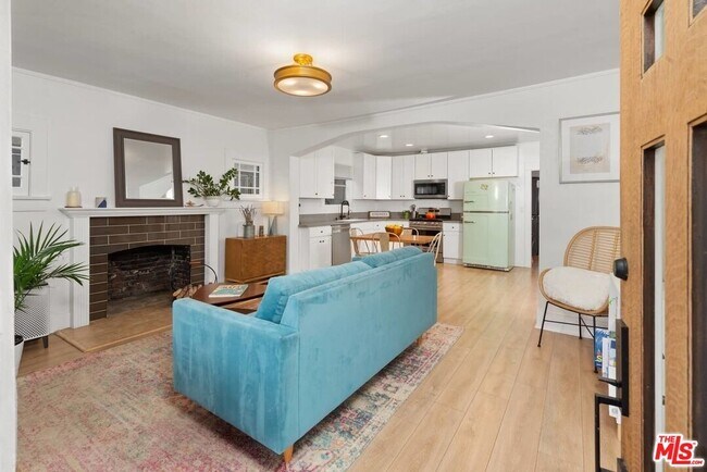 Building Photo - 1728 W 39th St