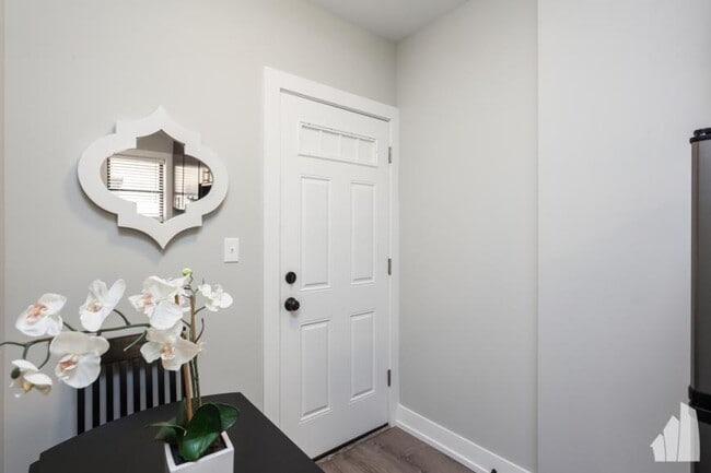 Building Photo - 0 bedroom in Chicago IL 60614