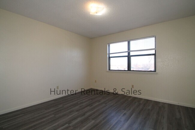 Building Photo - 2601 Bermuda Dr