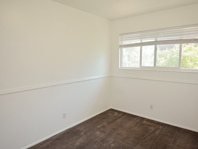 Building Photo - 1281 N 400 E