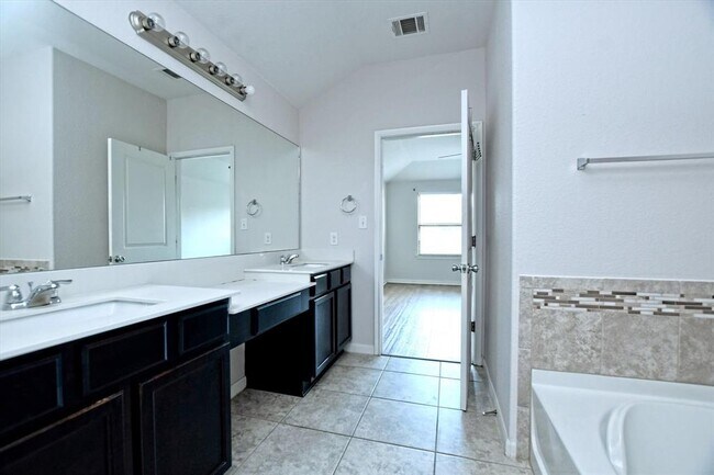 Building Photo - 5671 Corsica Loop