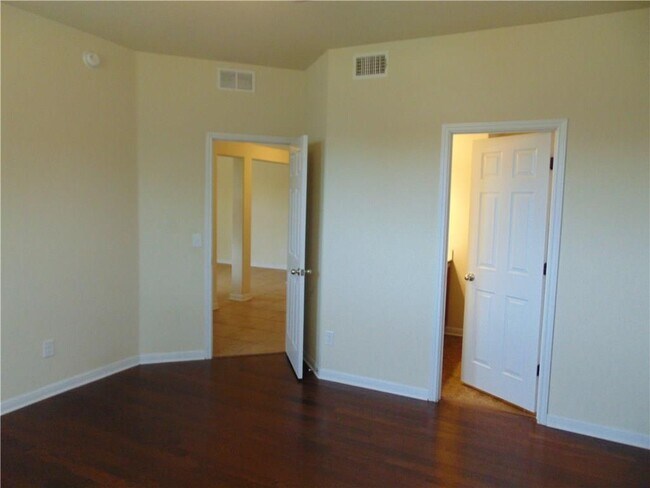 Building Photo - 5208 Hellman