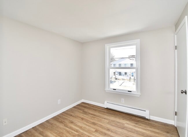 Building Photo - 72 Center St