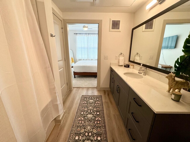 Building Photo - 1301 Leah Ave