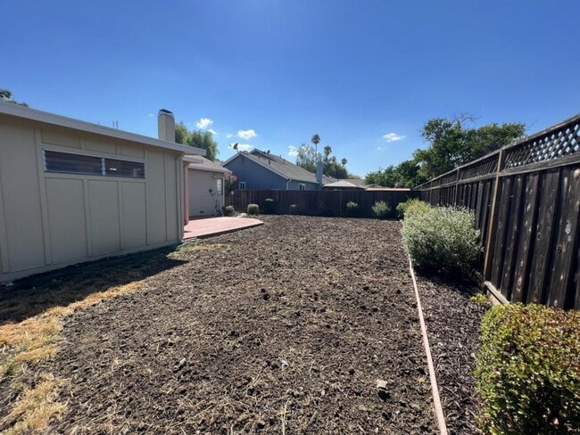 Building Photo - 317 Curie Dr