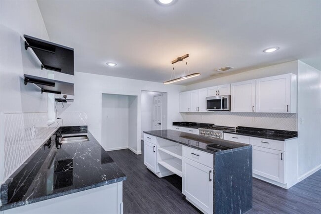 Building Photo - 6202 Carnation Terrace