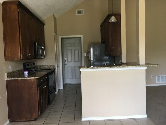 Building Photo - 617 Parkview Dr