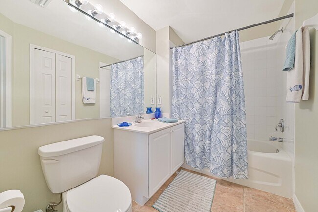 Building Photo - ***FULLY FURNISHED - 2/2 condo with LAKE V...
