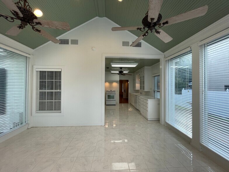 Sunroom - 1500 Preston Ave