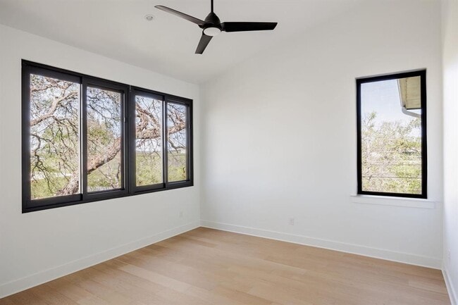 Building Photo - 2504 Bluffview Dr