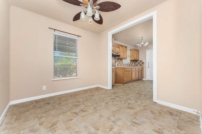 Building Photo - 218 E Villaret Blvd