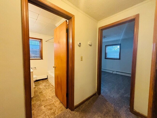 Building Photo - 208 Broce Dr