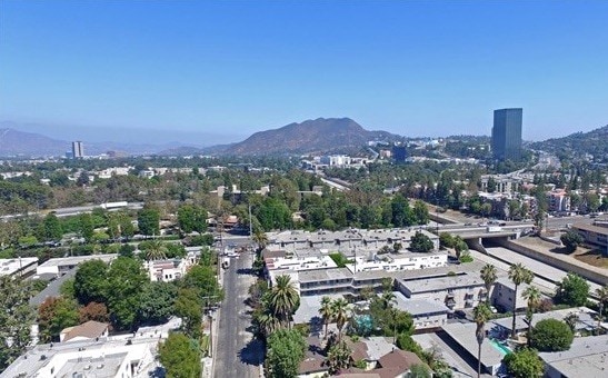 A quiet residence near freeway and shopping - 11138 Aqua Vista St
