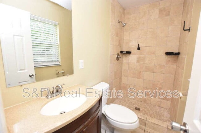 Building Photo - 4615 San Antonio Dr