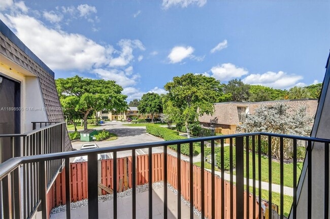 Building Photo - 2913 SW 22nd Cir