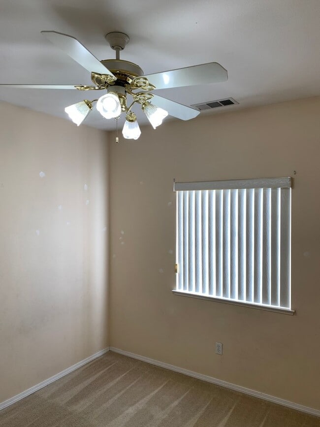 Building Photo - 3 Bedroom 2 Bath Home in Cul-De-Sac