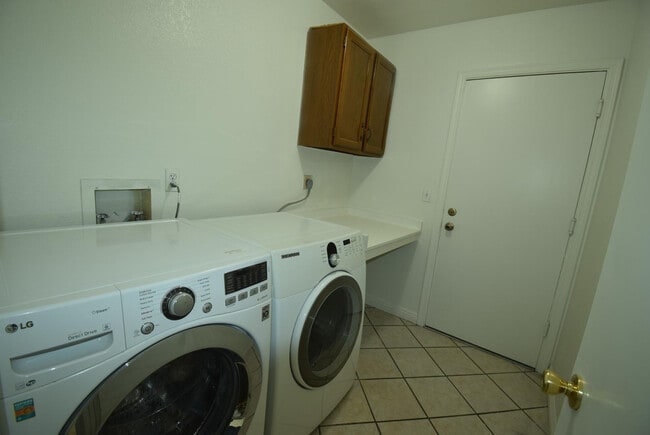Building Photo - 2250 W Rockwell Dr