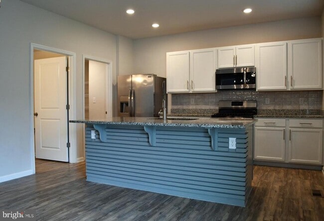 Building Photo - 109 N Marshview Terrace