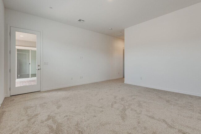 Building Photo - 12608 Heritage Hts Dr