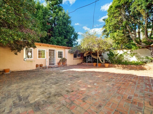 Building Photo - 328 21st Pl