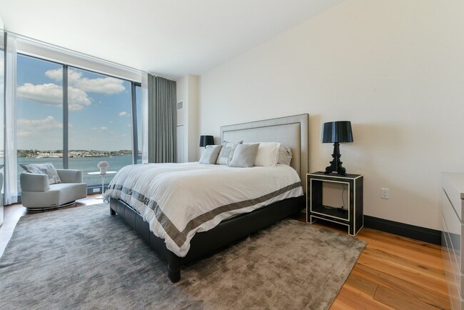 Building Photo - 300 Pier 4 Blvd