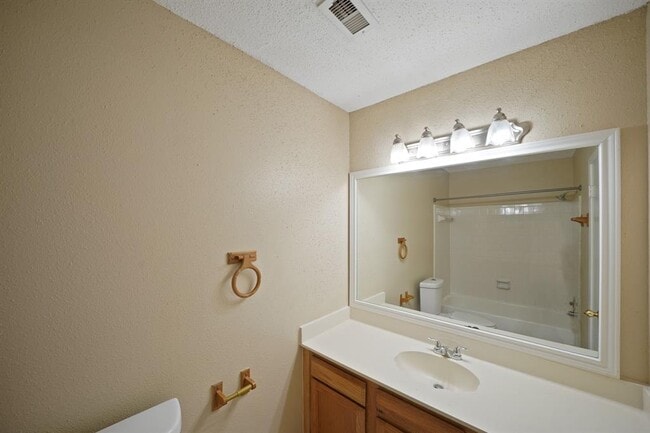 Building Photo - 18206 Brooknoll Dr