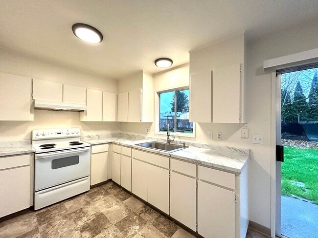 Building Photo - Freshly Updated 3-Bedroom Home with Spacious Backyard and Garage