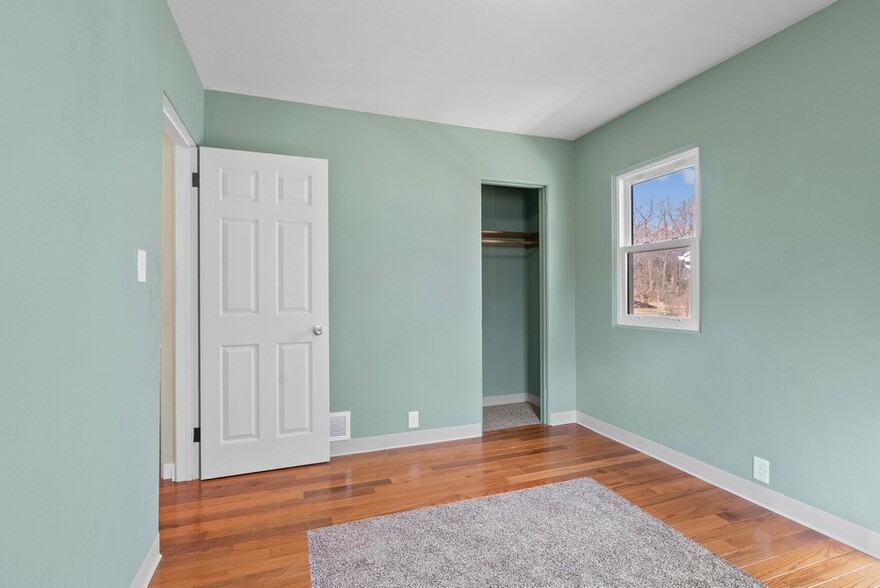 Building Photo - 3022 Cottonwood Ln