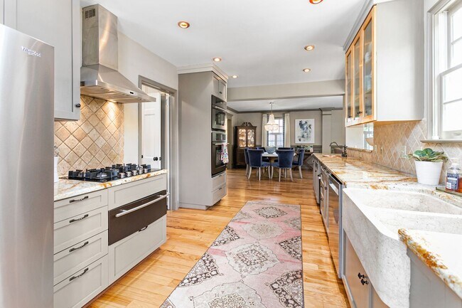 Building Photo - Stunning Irving Park 4 bedroom, 4 bathroom...