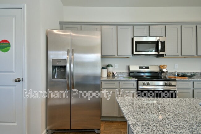 Building Photo - 27 English Ct