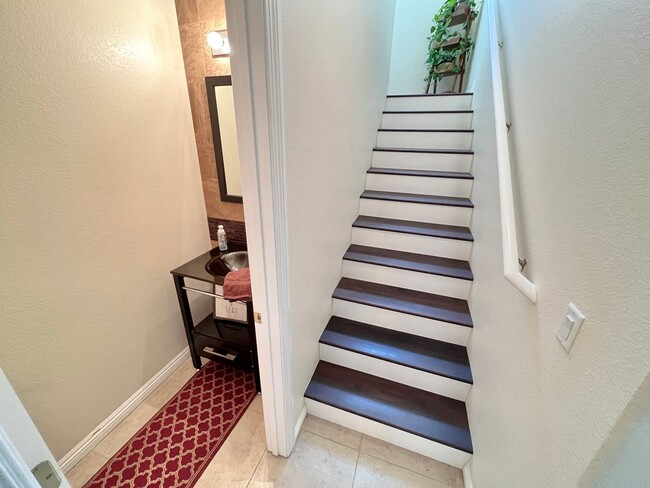 Building Photo - SOUTHERN HIGHLANDS! 3BD/2.5BA FURNISHED!
