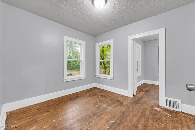 Building Photo - 3154 Kensington Rd