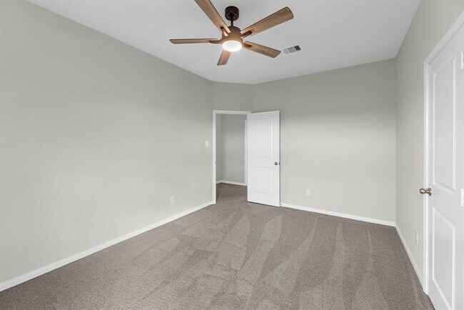 Building Photo - 5502 Pearl Vis Dr