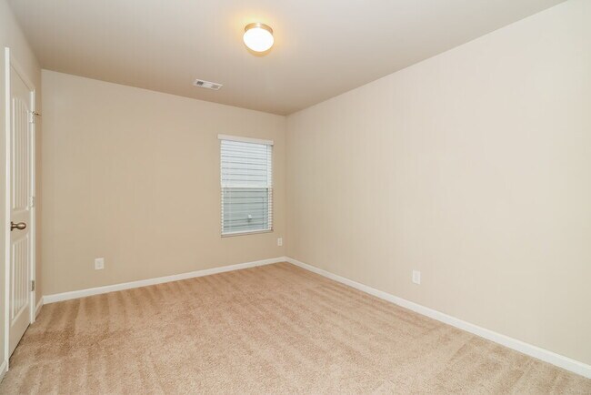 Building Photo - 618 Royal Crest Ct