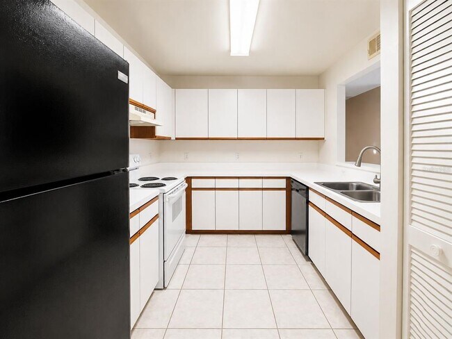 Building Photo - 2323 Feather Sound Dr