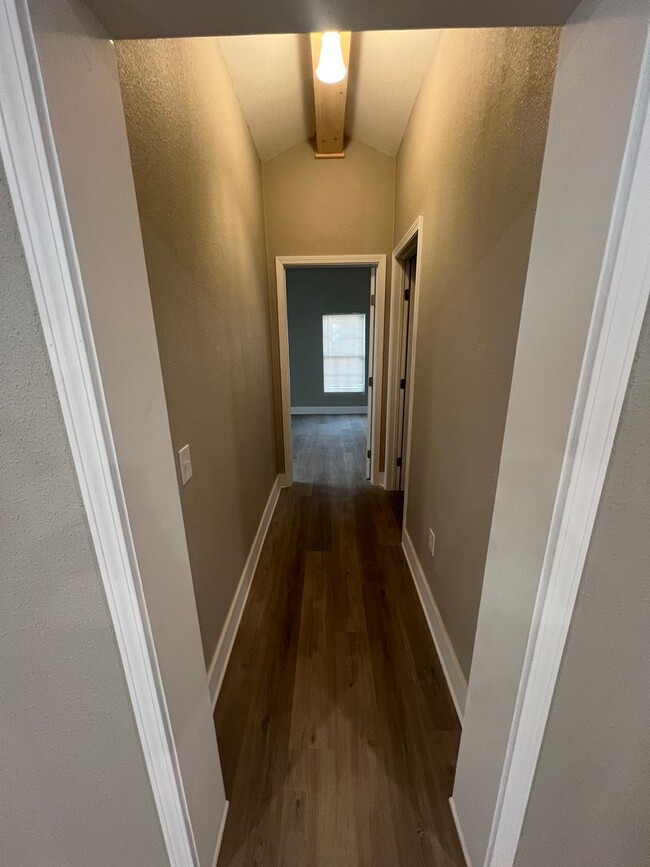 Building Photo - Newly Remodeled 1 bedroom home!!