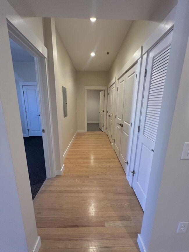 Building Photo - Putnam Hotel – $2,041 – 1 Bedroom/1 Bathroom, 755 SQ.FT. – UTILITIES INCLUDED