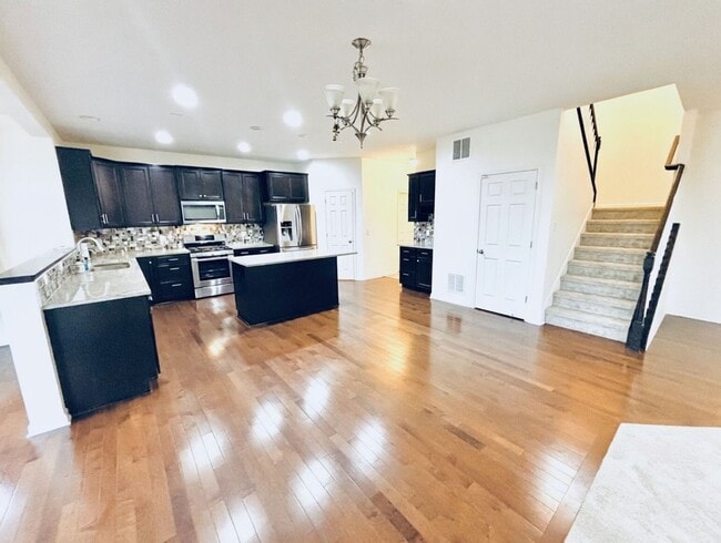 Building Photo - Beautiful 4 Bedroom Single Family Home in Prime Shakopee Neighborhood