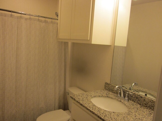 Building Photo - 1102