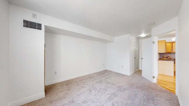 Building Photo - 601 W 11th Ave