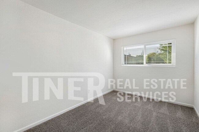 Building Photo - 2800 Sarina Ct