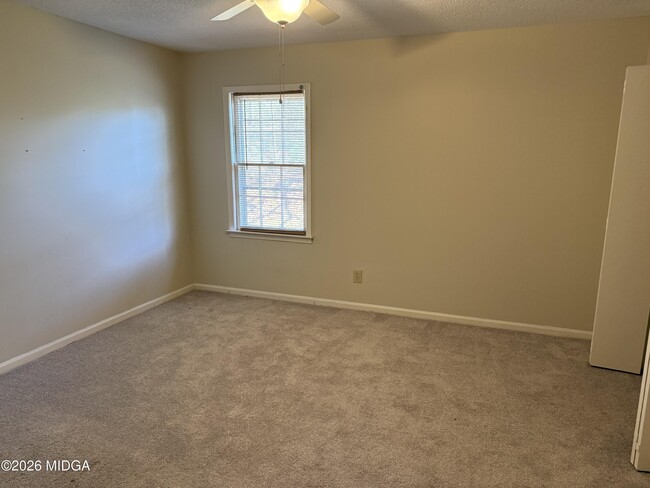 Building Photo - 803 Captain Kell Dr